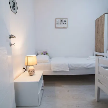 Love Apartments *